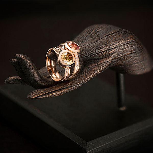 Banaue - Ringe auf Holzhand